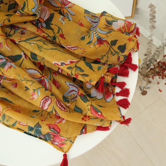 Vintage style scarf with tassels - Picture 4 of 6